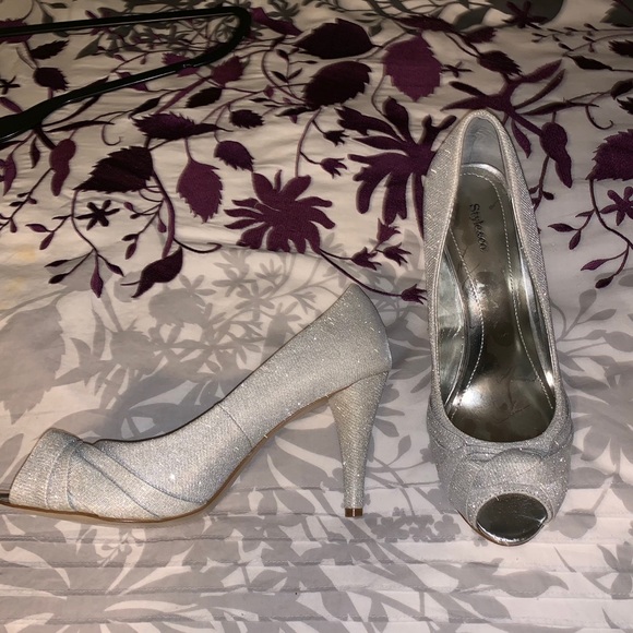 Heels - Picture 2 of 2